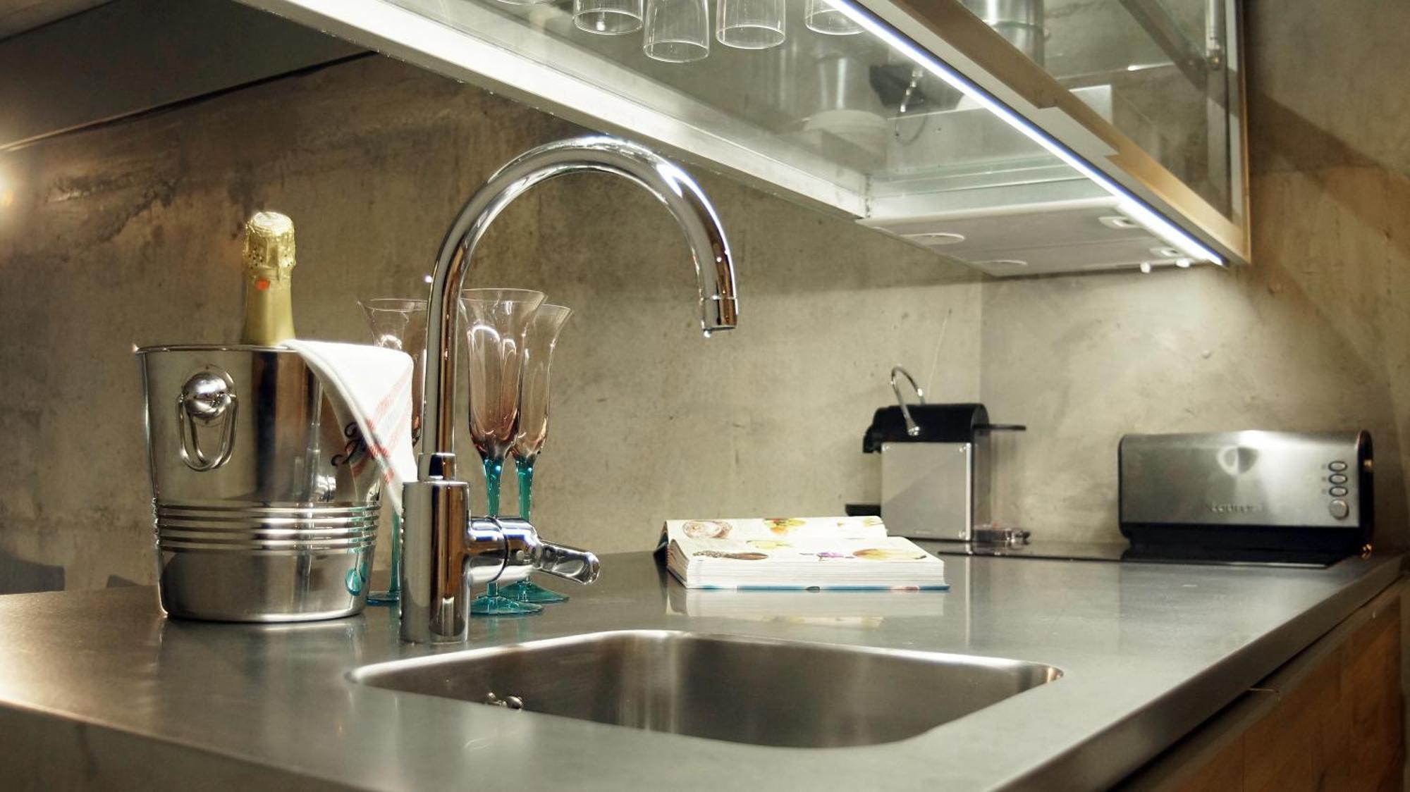 My Space Emirates - Fully Equipped Apartments Near The Beach With Shared Pool Barcelona Rom bilde