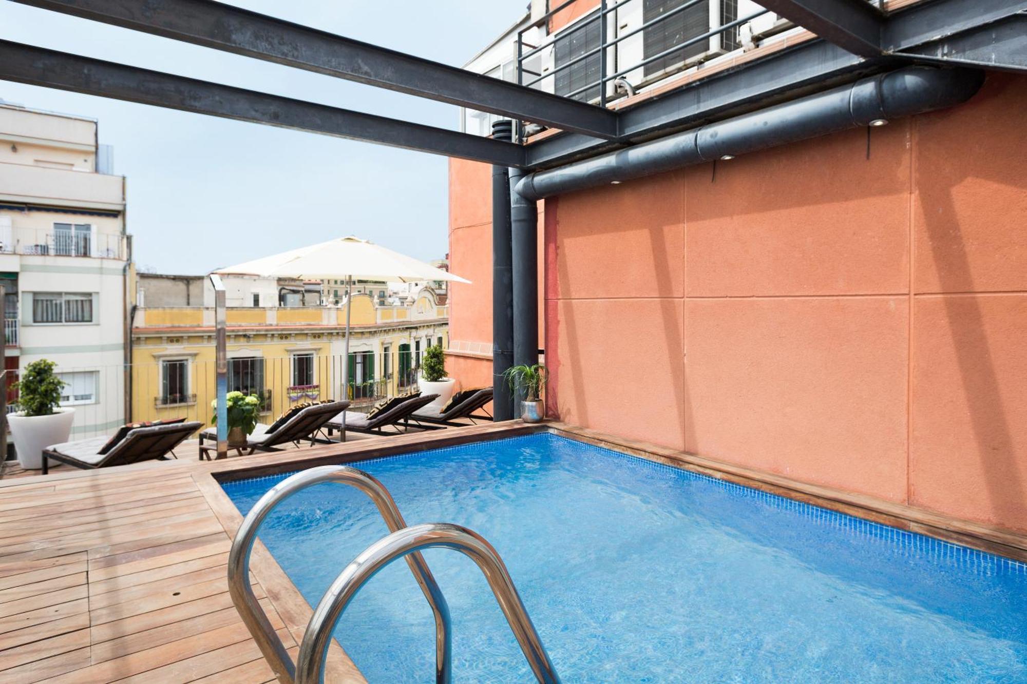 My Space Emirates - Fully Equipped Apartments Near The Beach With Shared Pool Barcelona Eksteriør bilde