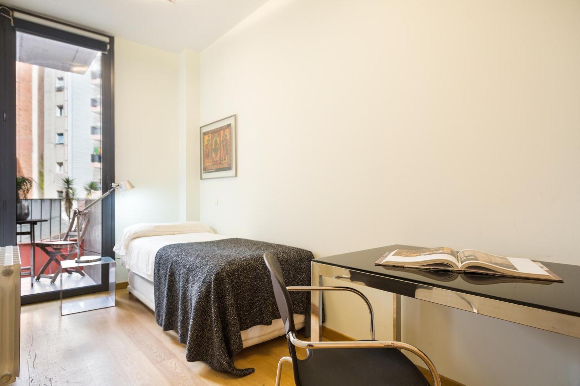 My Space Emirates - Fully Equipped Apartments Near The Beach With Shared Pool Barcelona Eksteriør bilde