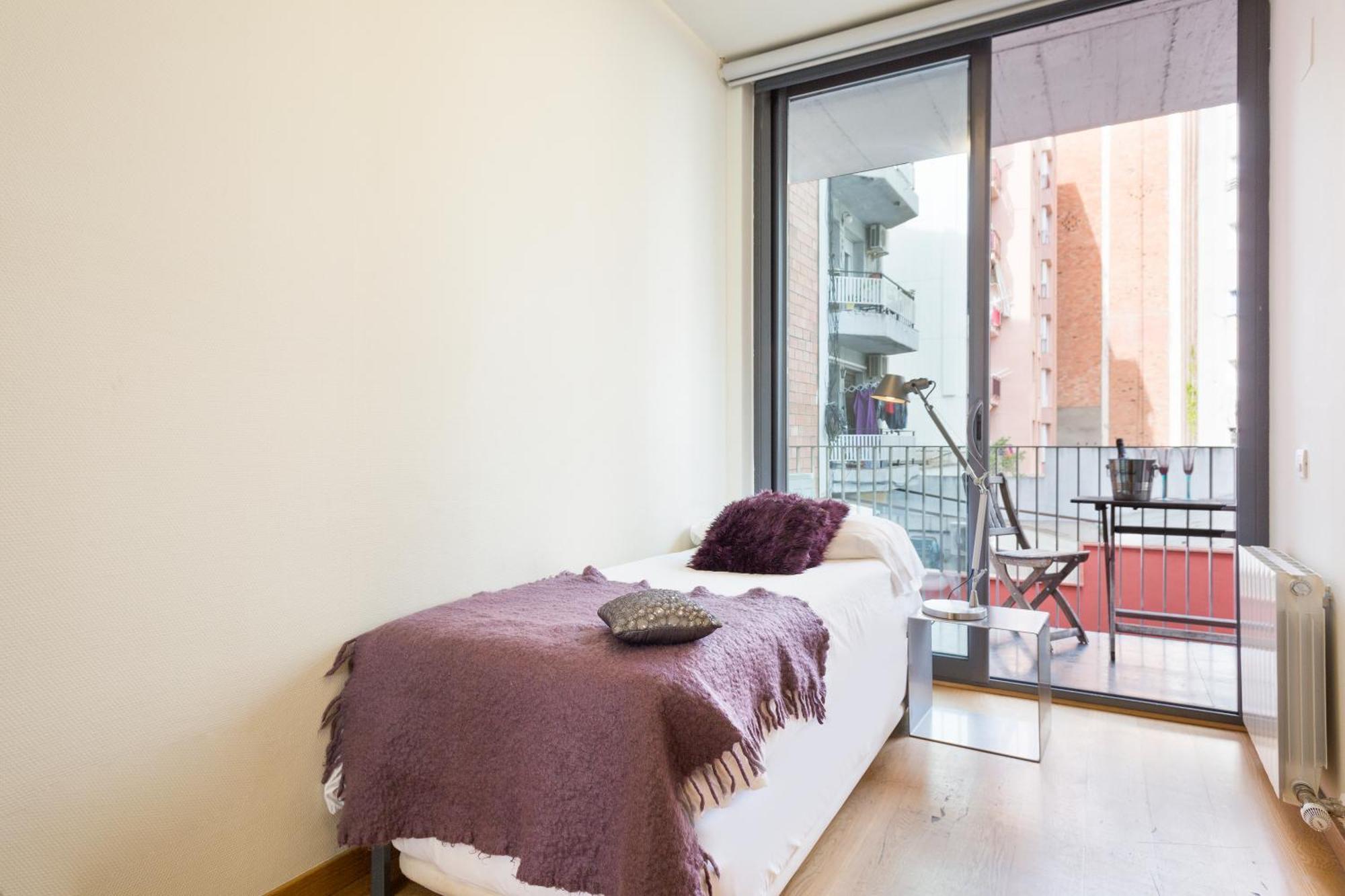 My Space Emirates - Fully Equipped Apartments Near The Beach With Shared Pool Barcelona Eksteriør bilde