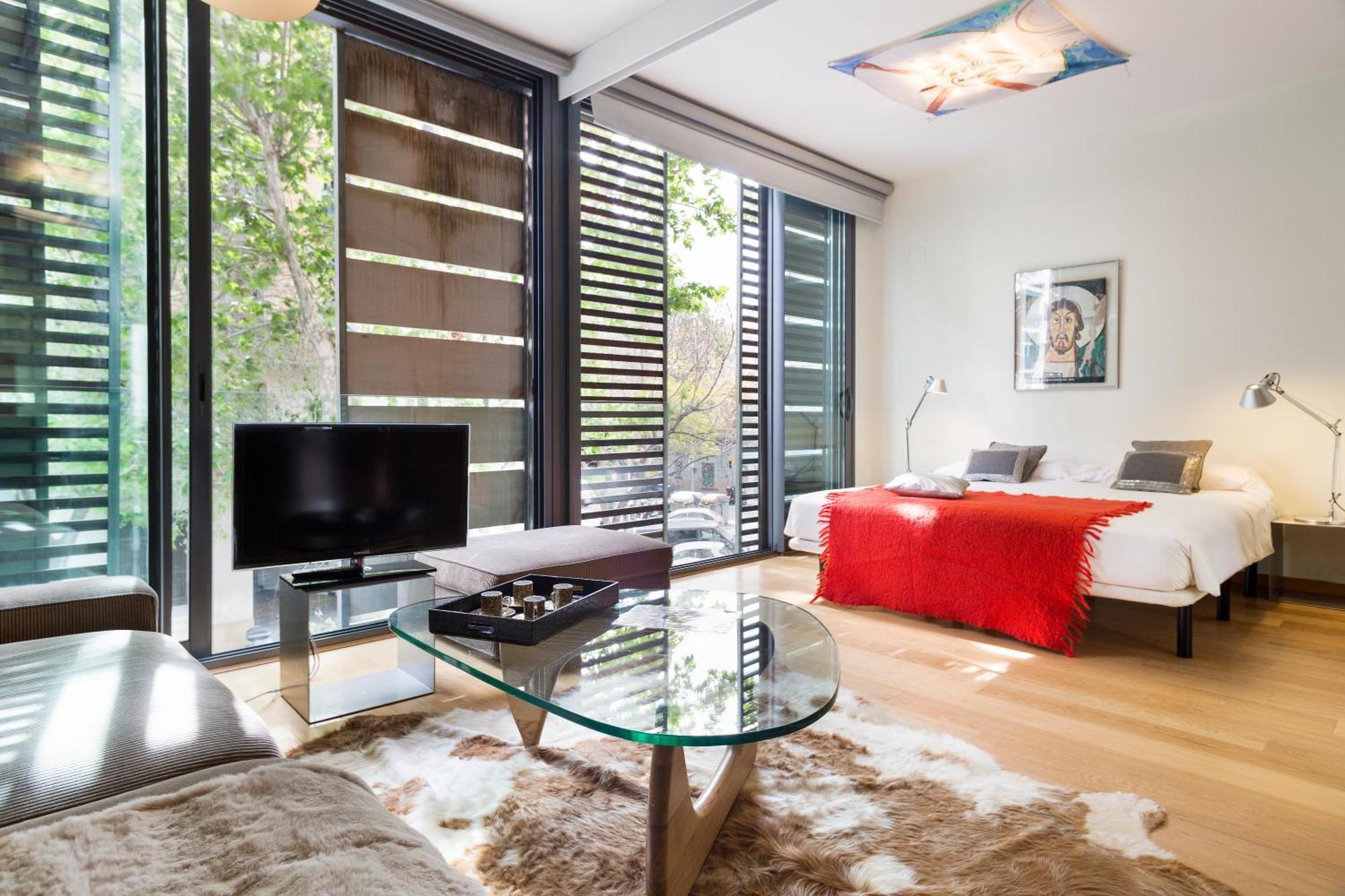 My Space Emirates - Fully Equipped Apartments Near The Beach With Shared Pool Barcelona Eksteriør bilde