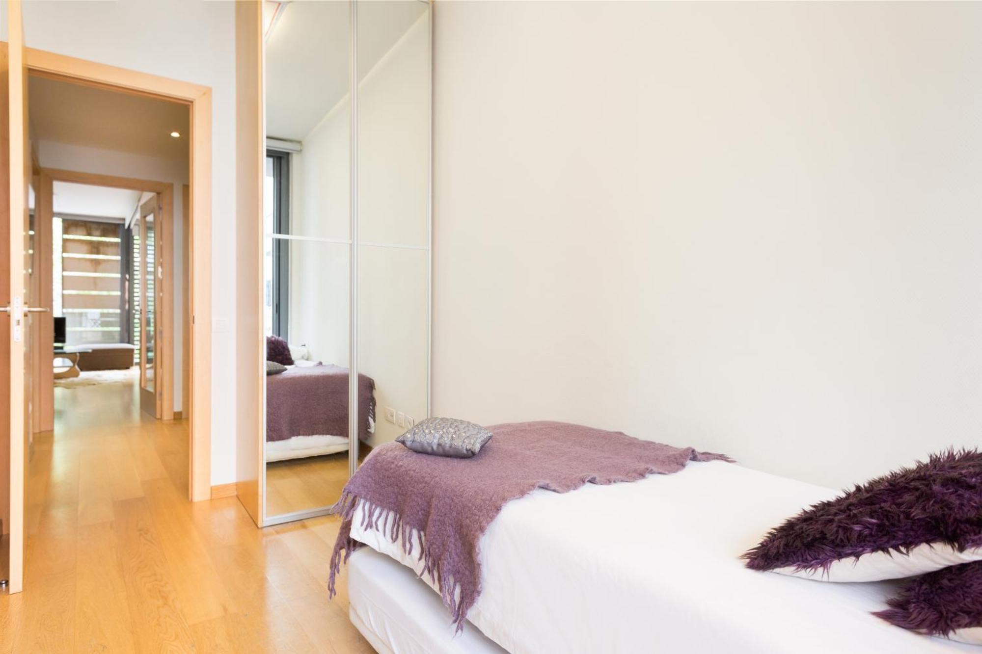 My Space Emirates - Fully Equipped Apartments Near The Beach With Shared Pool Barcelona Eksteriør bilde