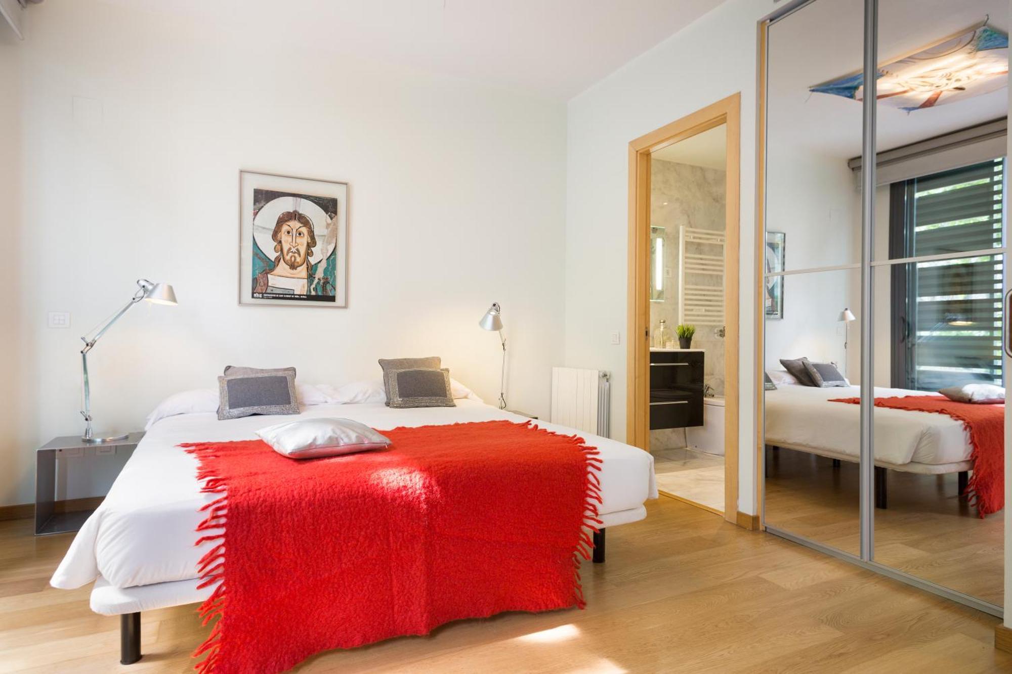 My Space Emirates - Fully Equipped Apartments Near The Beach With Shared Pool Barcelona Eksteriør bilde