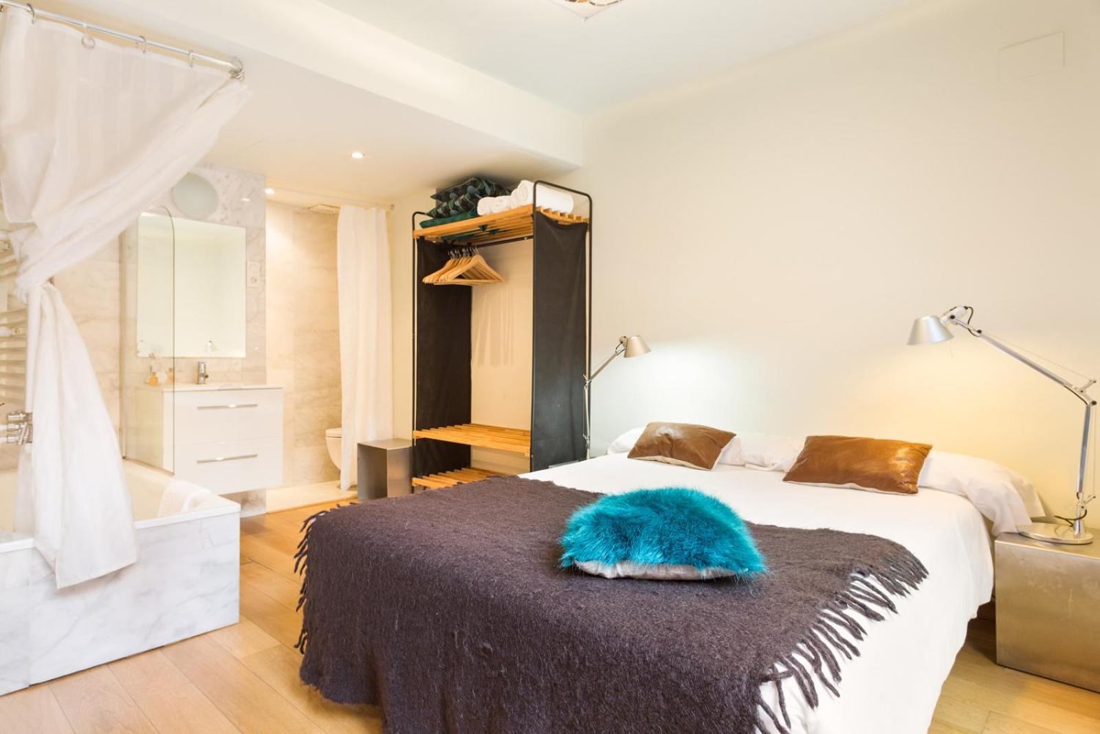My Space Emirates - Fully Equipped Apartments Near The Beach With Shared Pool Barcelona Eksteriør bilde