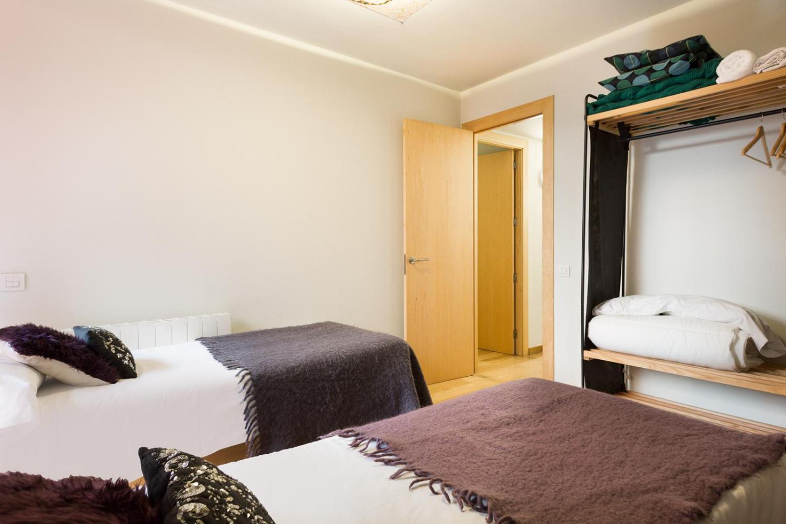 My Space Emirates - Fully Equipped Apartments Near The Beach With Shared Pool Barcelona Eksteriør bilde