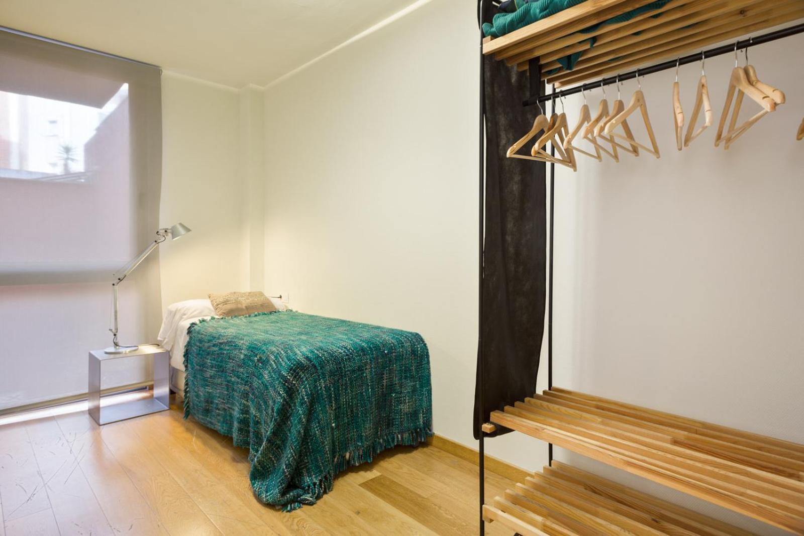 My Space Emirates - Fully Equipped Apartments Near The Beach With Shared Pool Barcelona Eksteriør bilde
